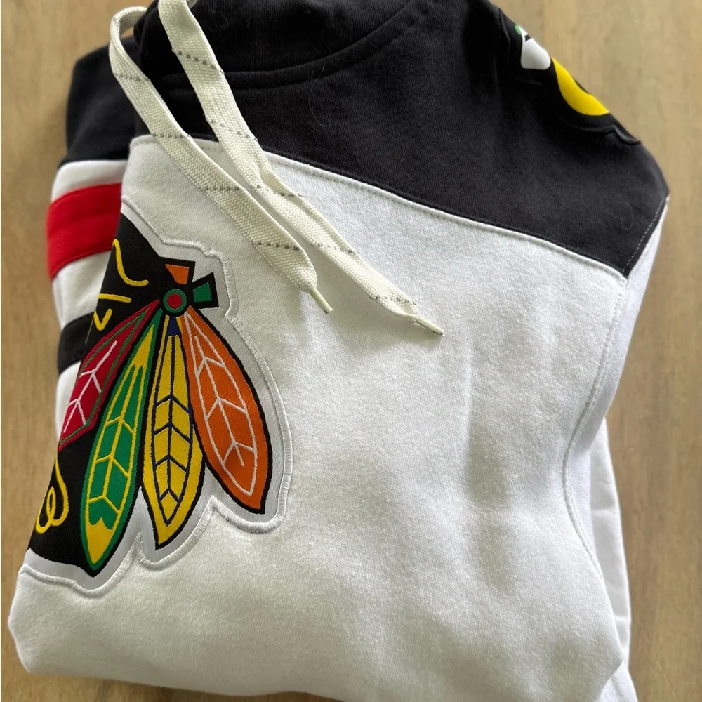 NHL Black and White Sweatshirt with Iconic Design - Picture 5 of 5